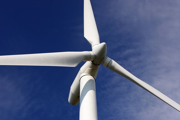 wind-turbine-close-up.jpg (1)