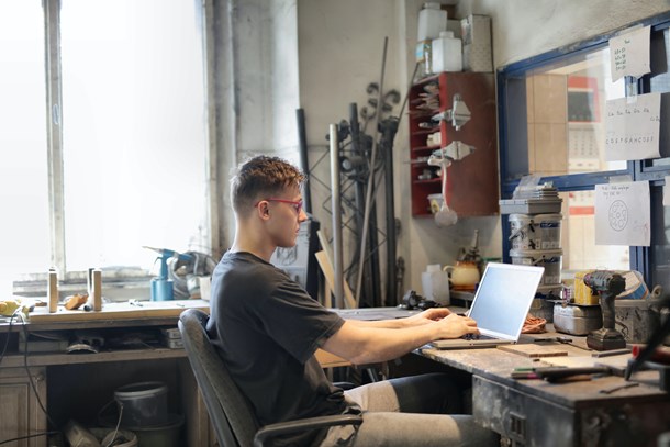 focused-man-working-on-laptop-in-workshop-3844533.jpg